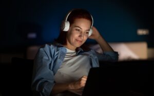 Try macOS 26.2’s Edge Light for Low-Light Video Calls | AustinMacWorks.com