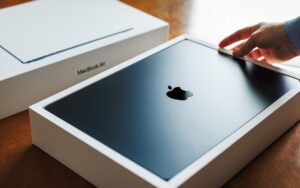 Choosing the Best Mac for a College-Bound Student in 2026 | go2g2.com