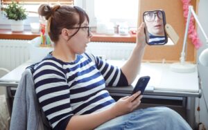 Not Sure If You’re Presentable for a Video Call? Try Hand Mirror | AustinMacWorks.com